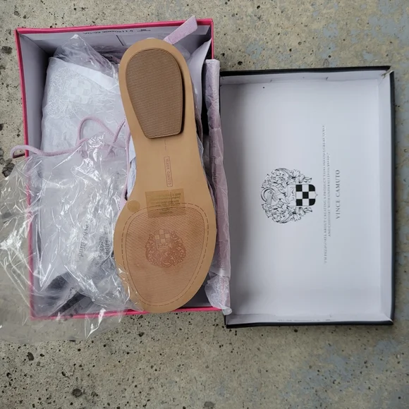 Shoe - Picture 2 of 6